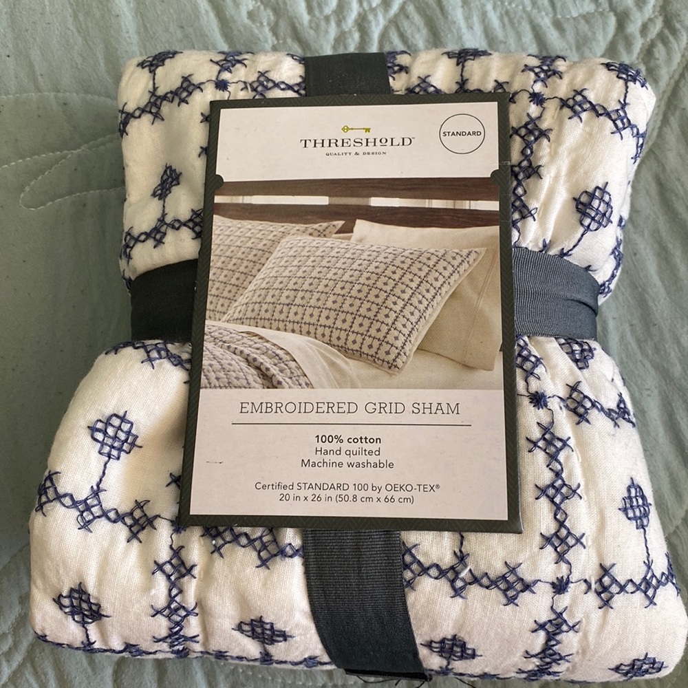 Standard cotton embroidered grid Sham